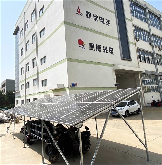 Zunaj omrežne sončne plošče za avto
